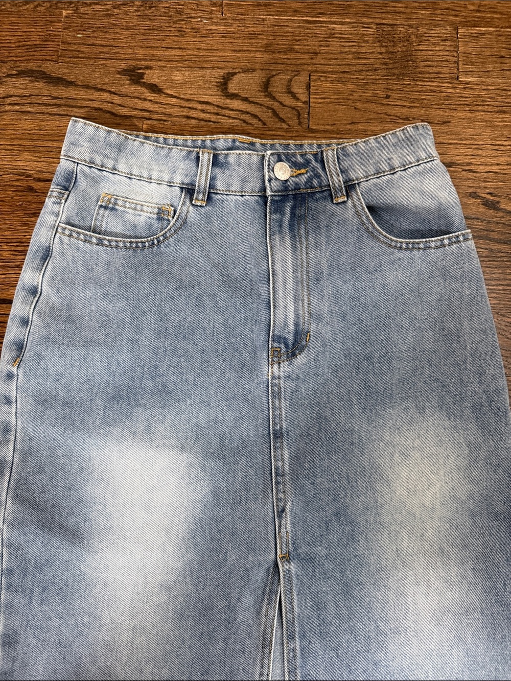Crescent Women's Light Wash Straight Leg Jeans - Picture 8 of 9